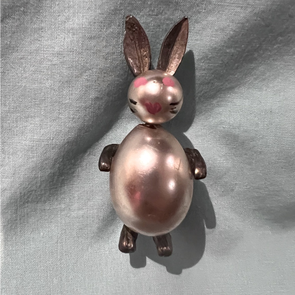 Rare vintage bunny brooch great for Easter